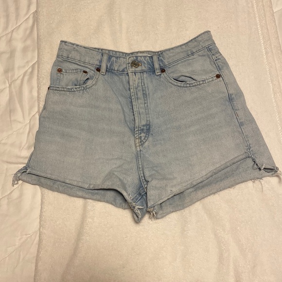 Zara Pants - Zara Light Wash Denim Shorts!